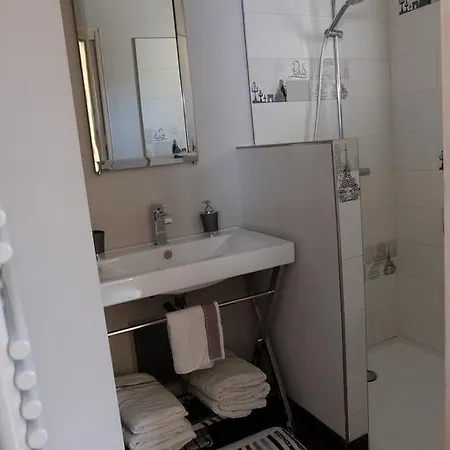 Holiday home Les Mesnillons Villeneuve-sur-Auvers